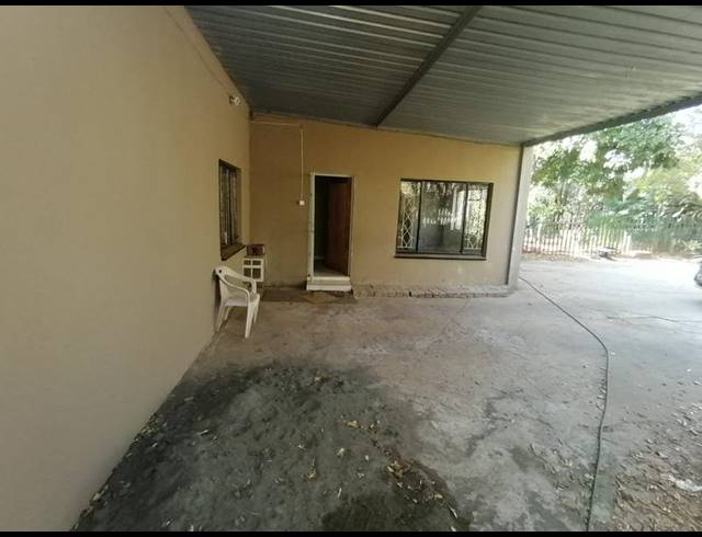 6 BEDROOM HOUSE FOR SALE IN PROTEA PARK